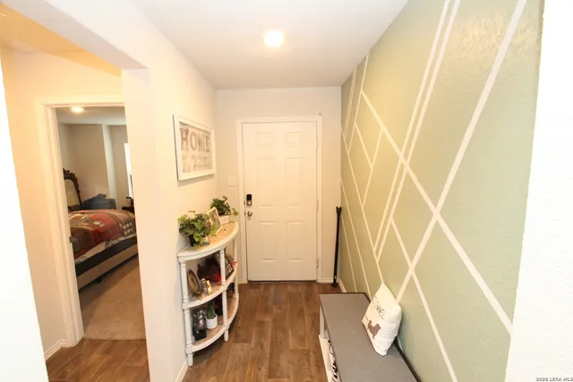 $2,100 | 1042 Andean Emerald, San Antonio, TX 78253