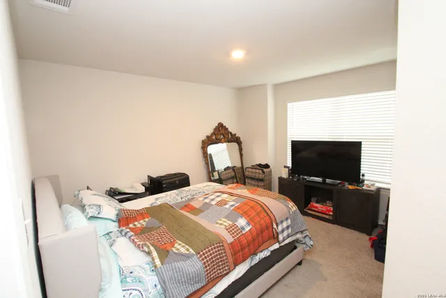 $2,100 | 1042 Andean Emerald, San Antonio, TX 78253