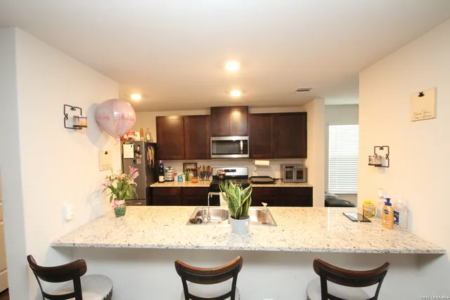 $2,100 | 1042 Andean Emerald, San Antonio, TX 78253