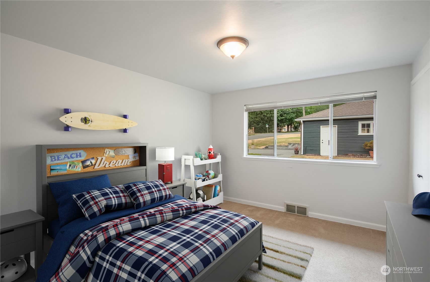 21807 Southeast May Valley Road Issaquah, WA 98027 - Photo 13 of 22 Gallery Image 13