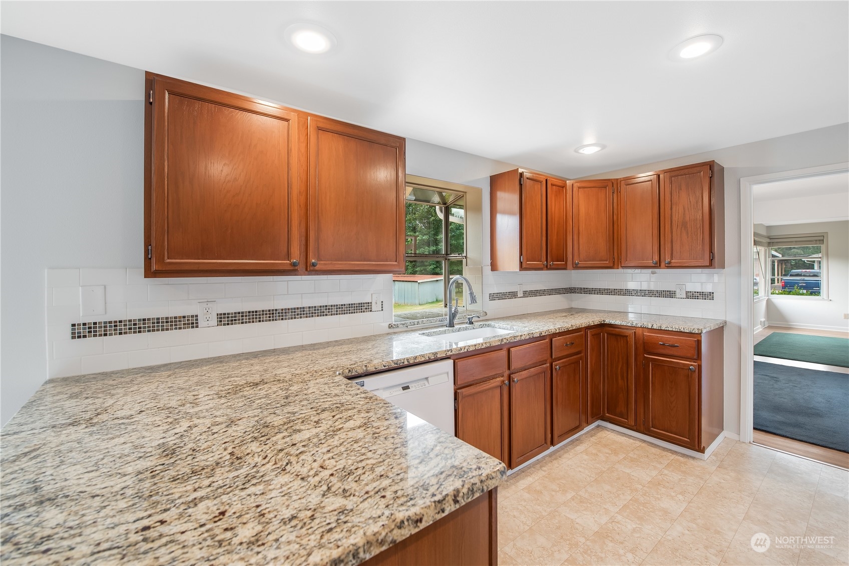 21807 Southeast May Valley Road Issaquah, WA 98027 - Photo 5 of 22 Gallery Image 5