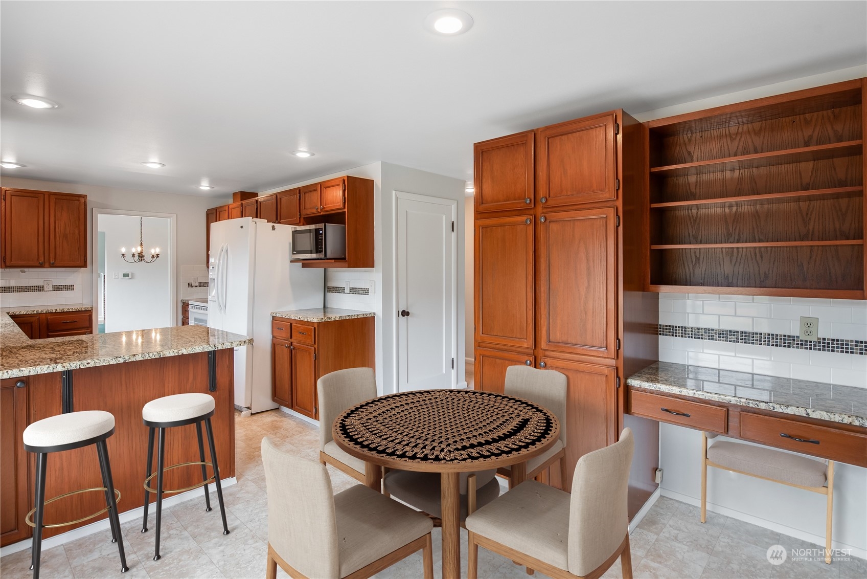 21807 Southeast May Valley Road Issaquah, WA 98027 - Photo 6 of 22 Gallery Image 6