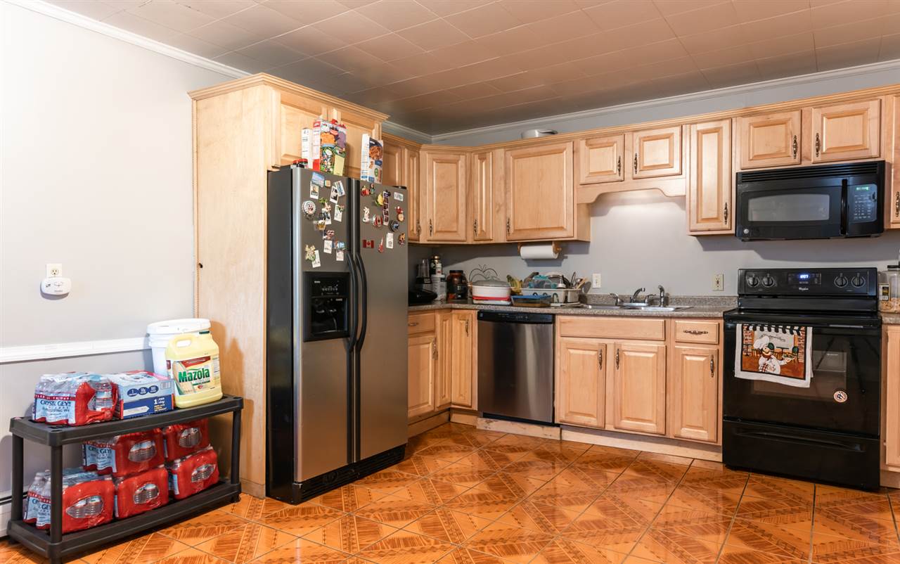 22 Beech Street Nashua, NH 03060 - Photo 12 of 16