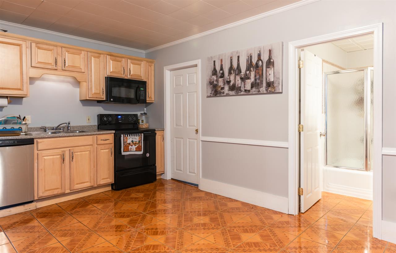 22 Beech Street Nashua, NH 03060 - Photo 13 of 16