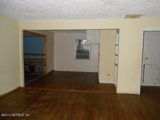 36365 Dyal Road Callahan, FL 32011 - Photo 11 of 24 Living room