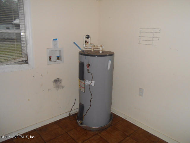 36365 Dyal Road Callahan, FL 32011 - Photo 14 of 24 Laundry room