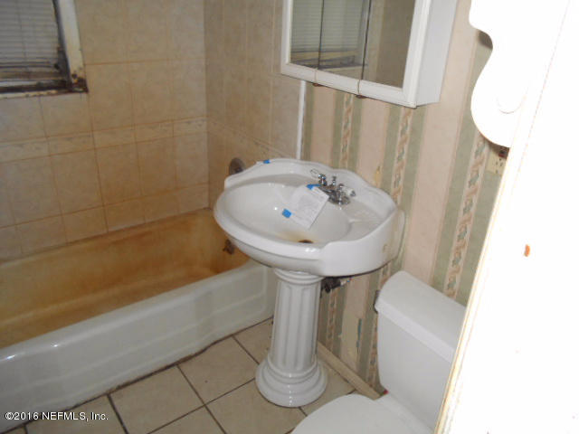 36365 Dyal Road Callahan, FL 32011 - Photo 23 of 24 Bathroom