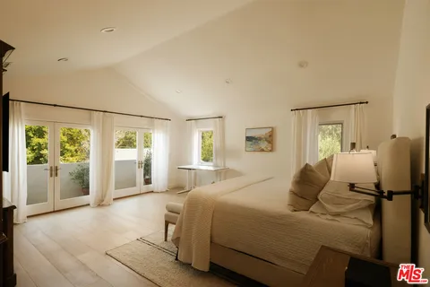 $4,295,000 | 2341 32nd Street, Santa Monica, CA 90405