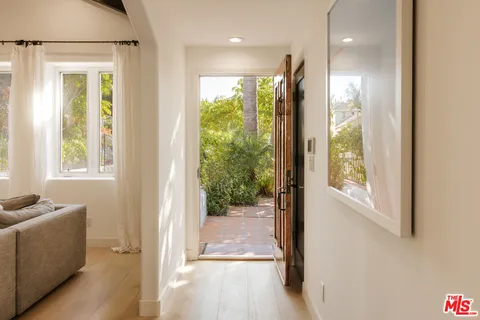 $4,295,000 | 2341 32nd Street, Santa Monica, CA 90405