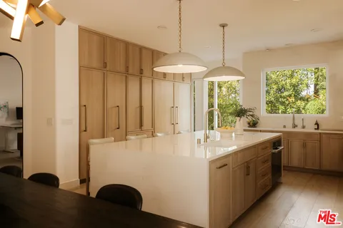 $4,295,000 | 2341 32nd Street, Santa Monica, CA 90405