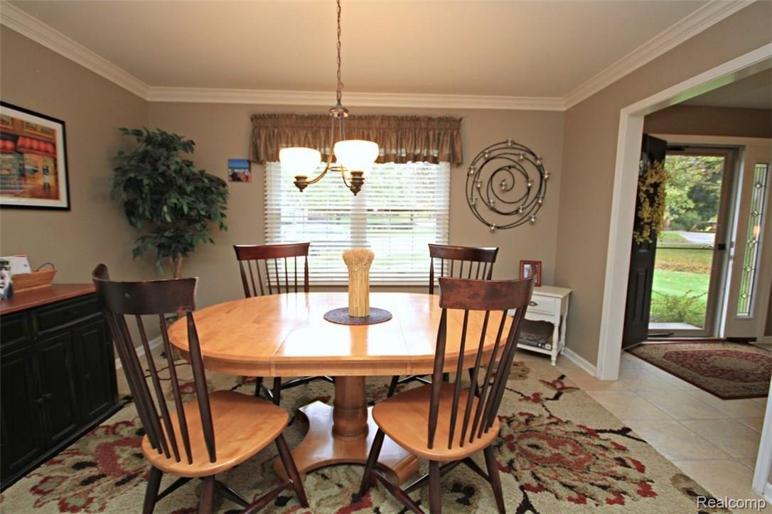 896 Hemlock Court Rochester, MI 48307 - Photo 12 of 36 023.JPG