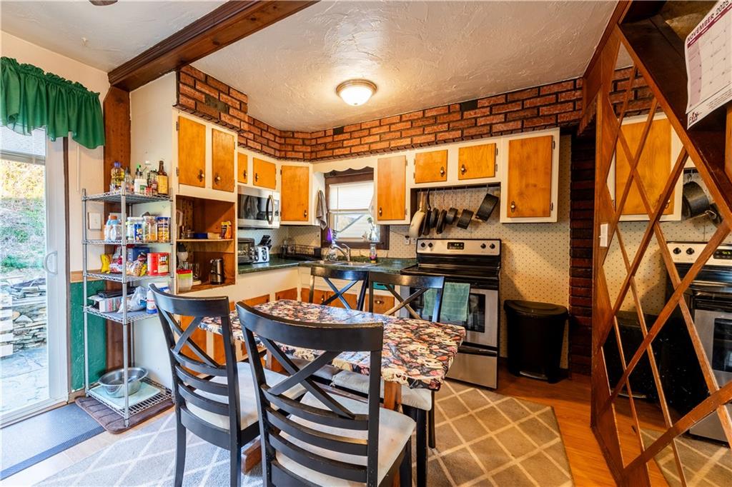 1631 Elderslee Road Pittsburgh, PA 15227 - Photo 4 of 31 Kitchen Area