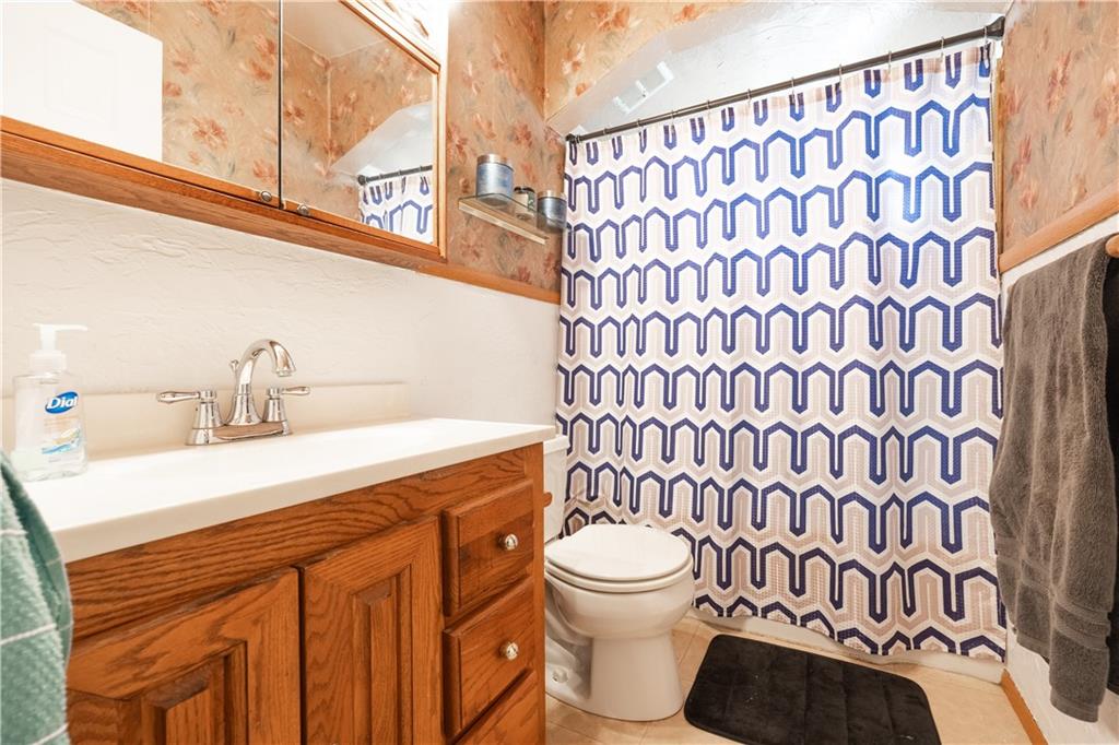 1631 Elderslee Road Pittsburgh, PA 15227 - Photo 7 of 31 Bathroom