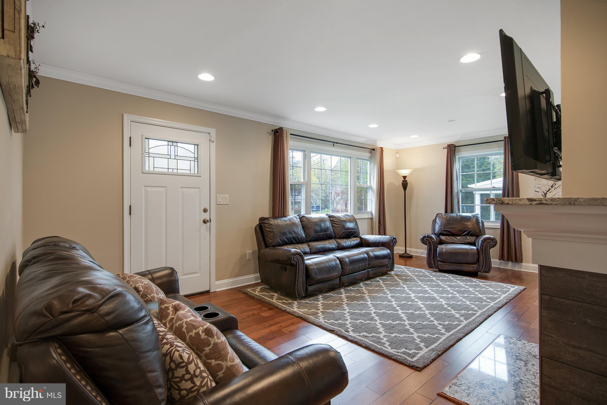 3115 Cofer Road Falls Church, VA 22042 - Photo 4 of 21 Living Room