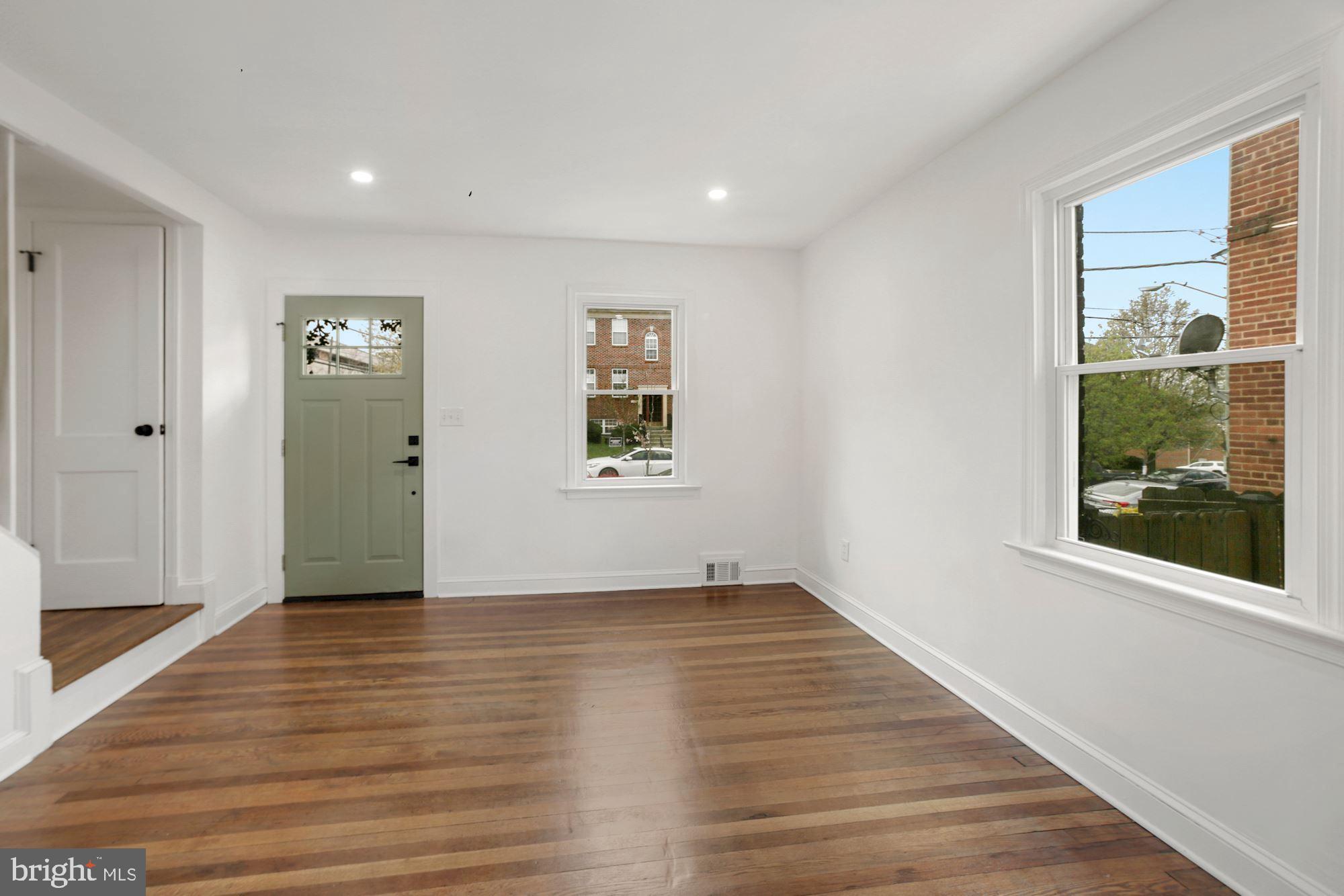 1530 Howard Road Southeast Washington, DC 20020 - Photo 10 of 32 Living Room