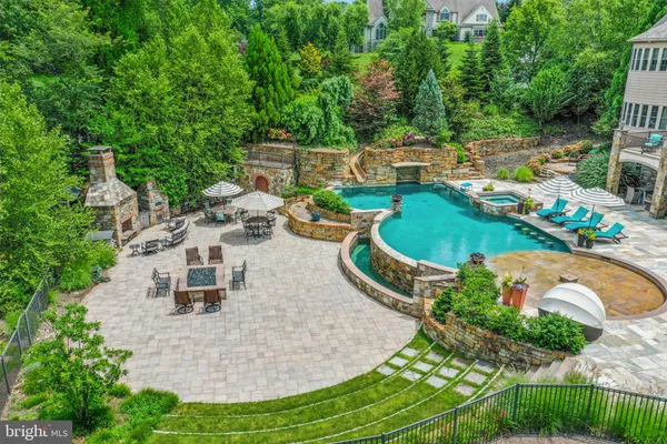 $2,490,000 | 32 Stonehill Drive, Mohnton, PA 19540