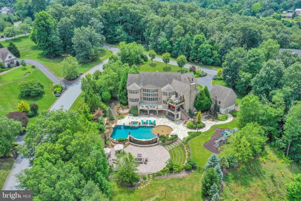 $2,490,000 | 32 Stonehill Drive, Mohnton, PA 19540