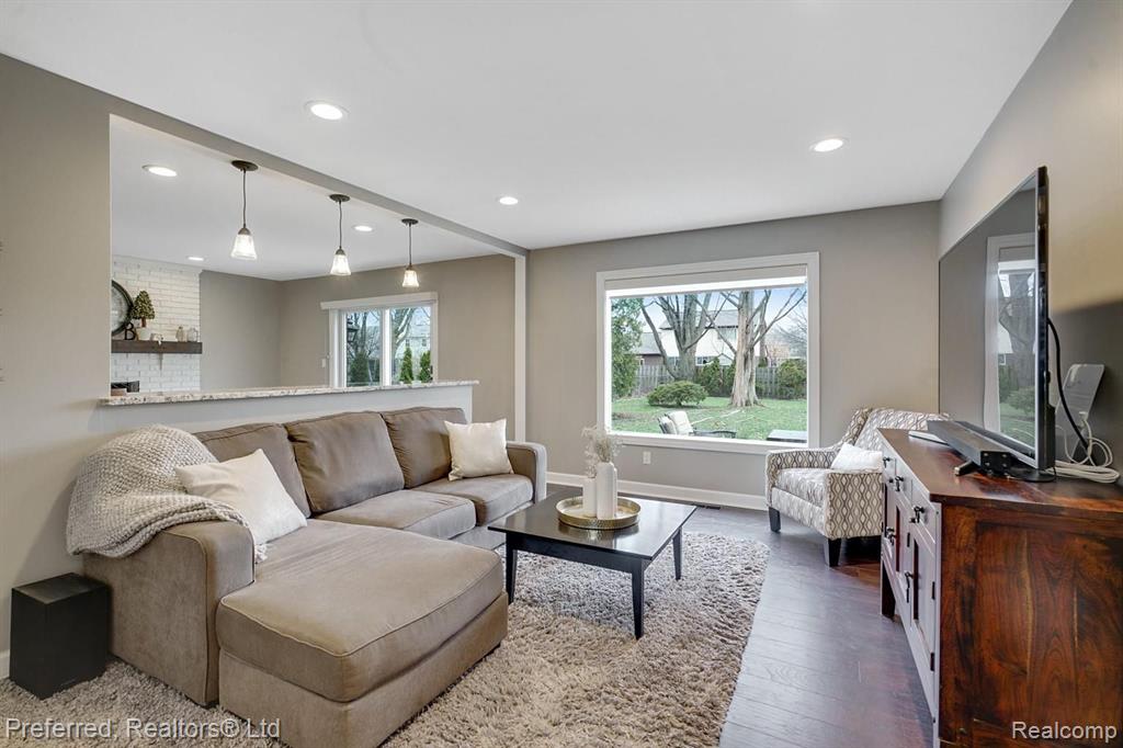 43922 Arlington Road Canton, MI 48187 - Photo 9 of 26