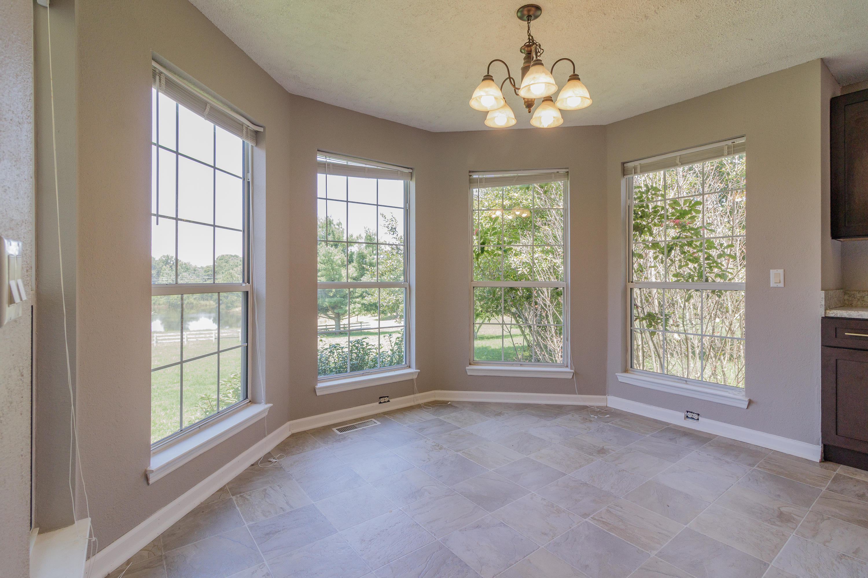 1605 Ringgold Road LaFayette, GA 30728 - Photo 16 of 63 Breakfast Area