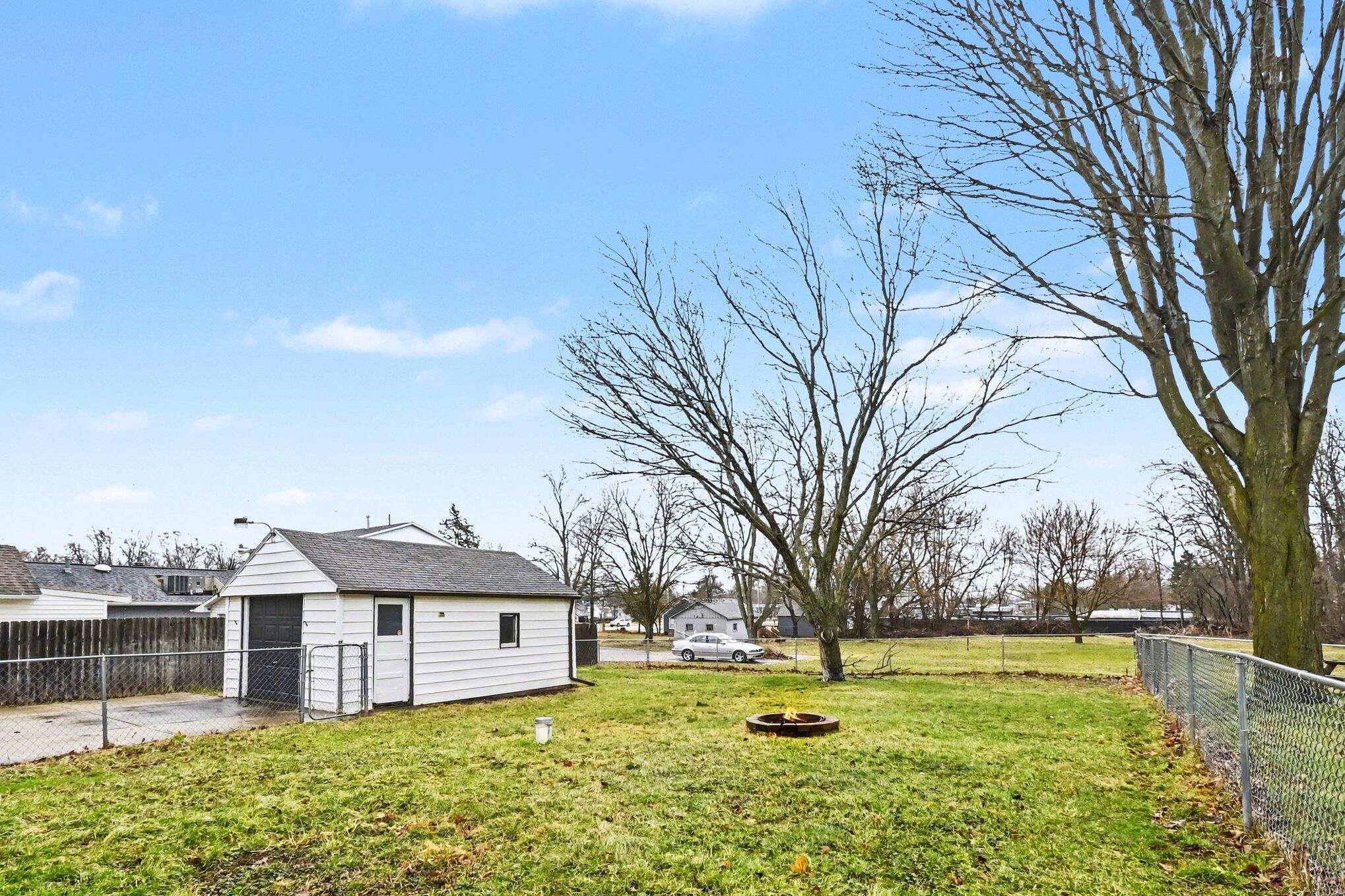 1015 Pearl Street Lansing, MI 48906 - Photo 16 of 17 015_file_9406