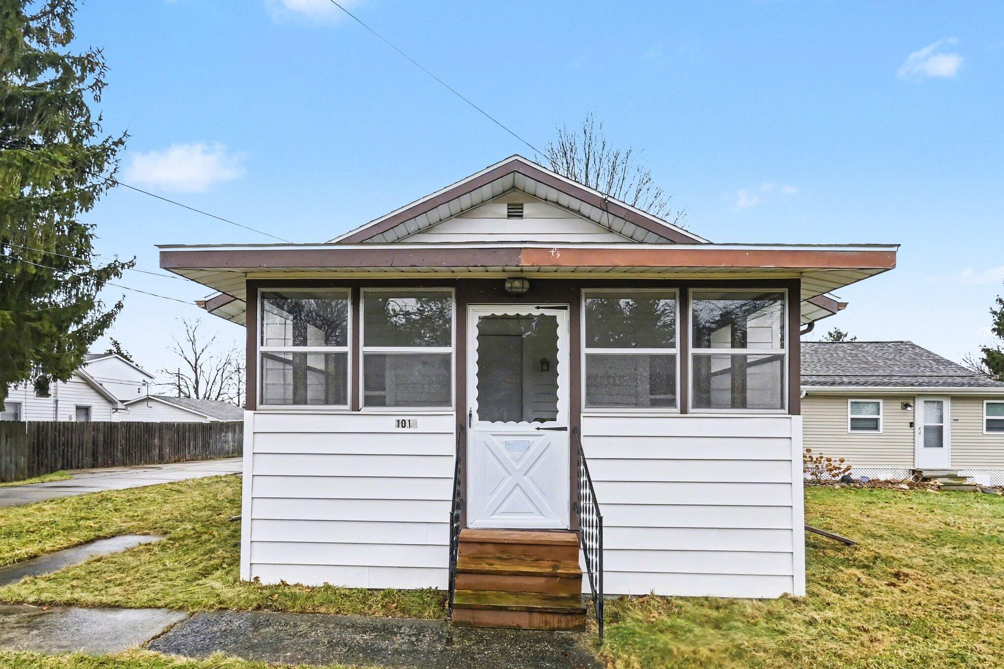 1015 Pearl Street Lansing, MI 48906 - Photo 2 of 17 017_file_9808