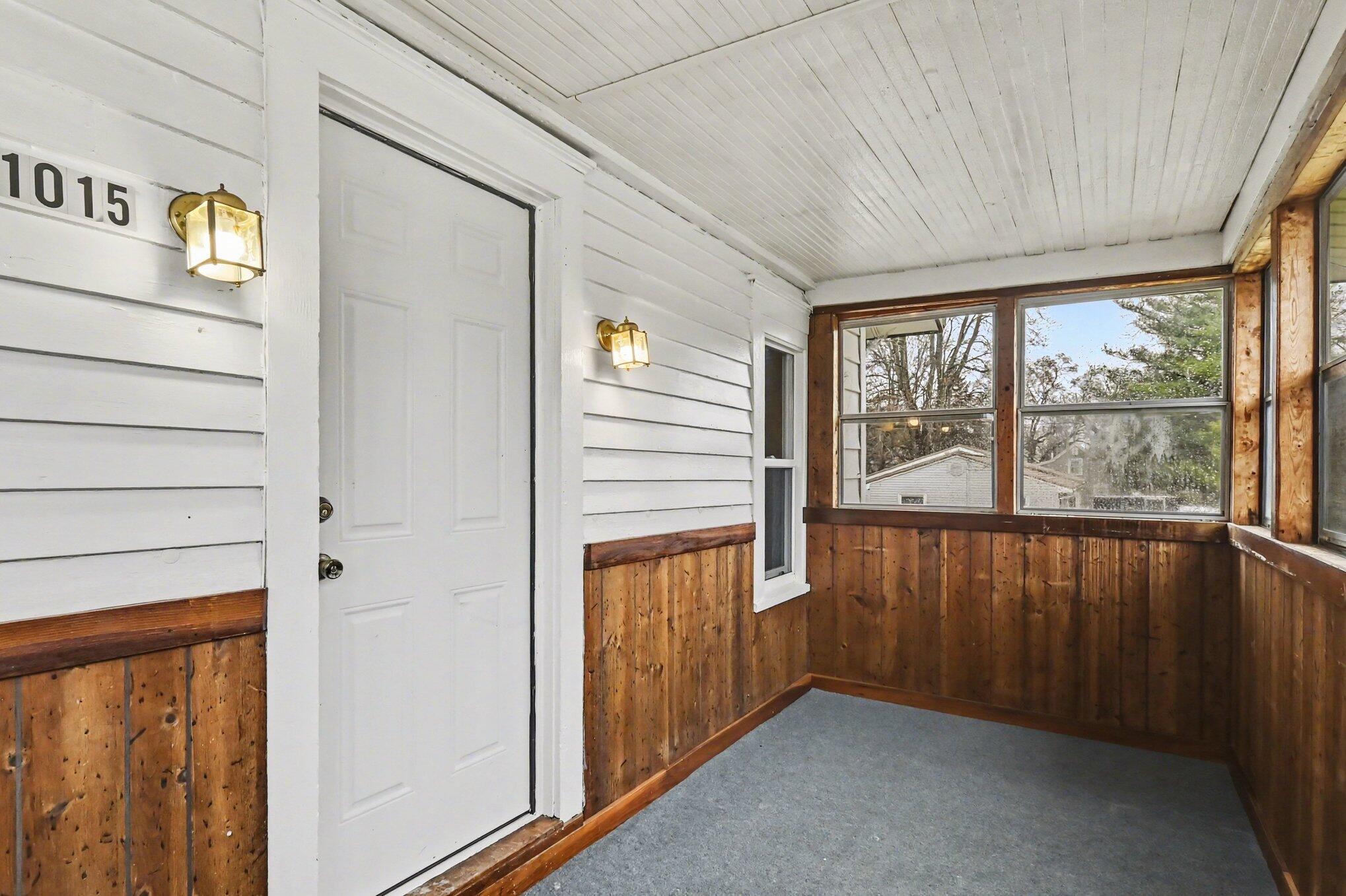 1015 Pearl Street Lansing, MI 48906 - Photo 4 of 17 003_file_3372