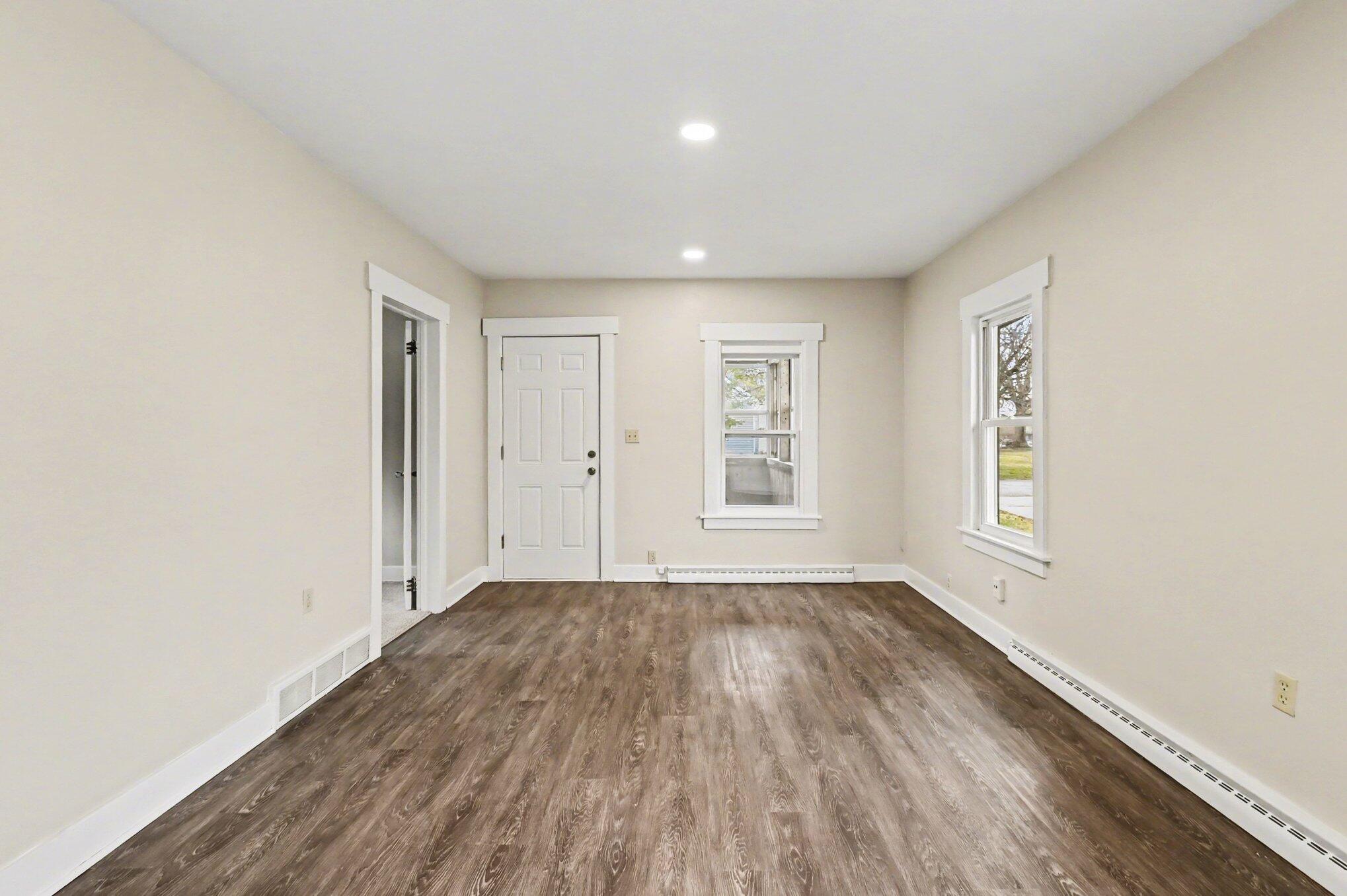 1015 Pearl Street Lansing, MI 48906 - Photo 10 of 17 005_file_6587