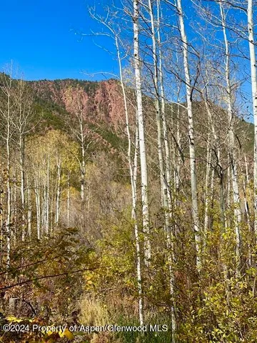 a view of a pathway of a building