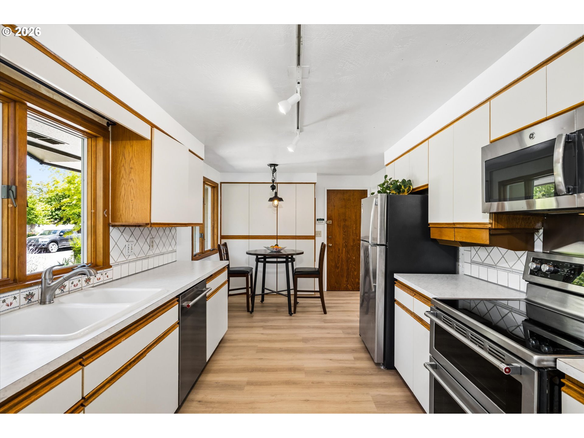 619 Blackstone Street Springfield, OR 97477 - Photo 15 of 34 Kitchen