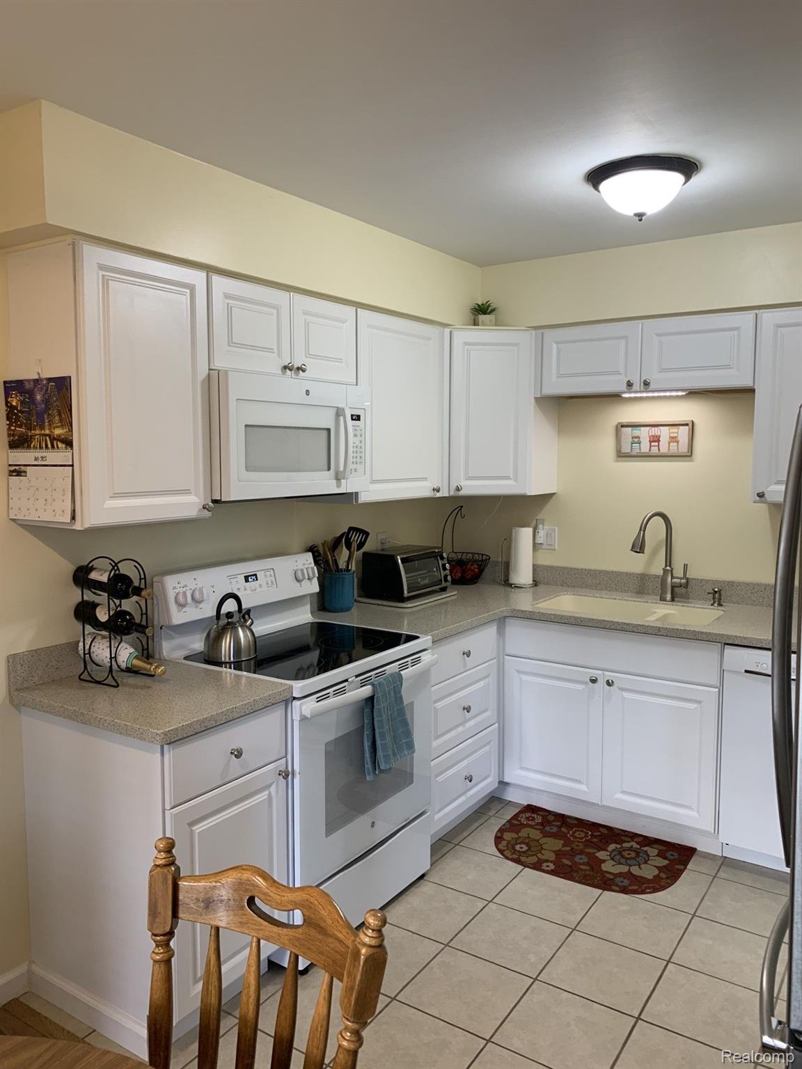 387 West Drahner Road Oxford, MI 48371 - Photo 3 of 8 Gallery Image 3