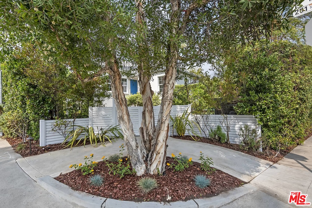 2801 West Silver Drive Los Angeles, CA 90039 - Photo 2 of 34