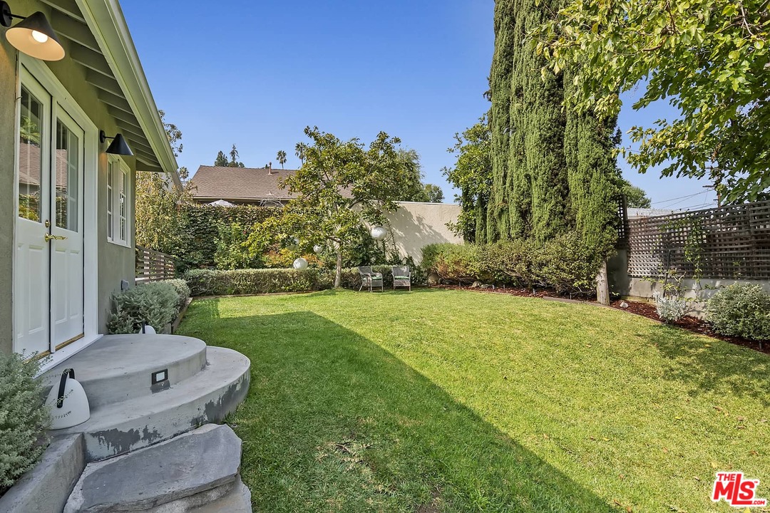 2801 West Silver Drive Los Angeles, CA 90039 - Photo 24 of 34 a view of a chair and table in the backyard