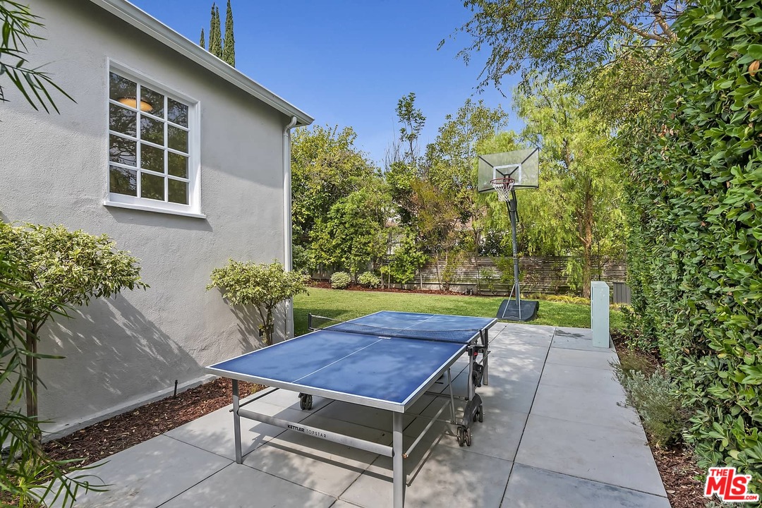2801 West Silver Drive Los Angeles, CA 90039 - Photo 27 of 34 a view of a backyard with sitting area