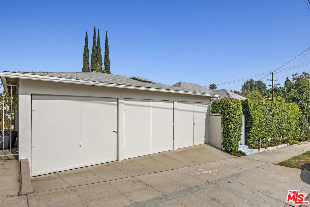 2801 West Silver Drive Los Angeles, CA 90039 - Photo 28 of 34 a view of a house with a outdoor space