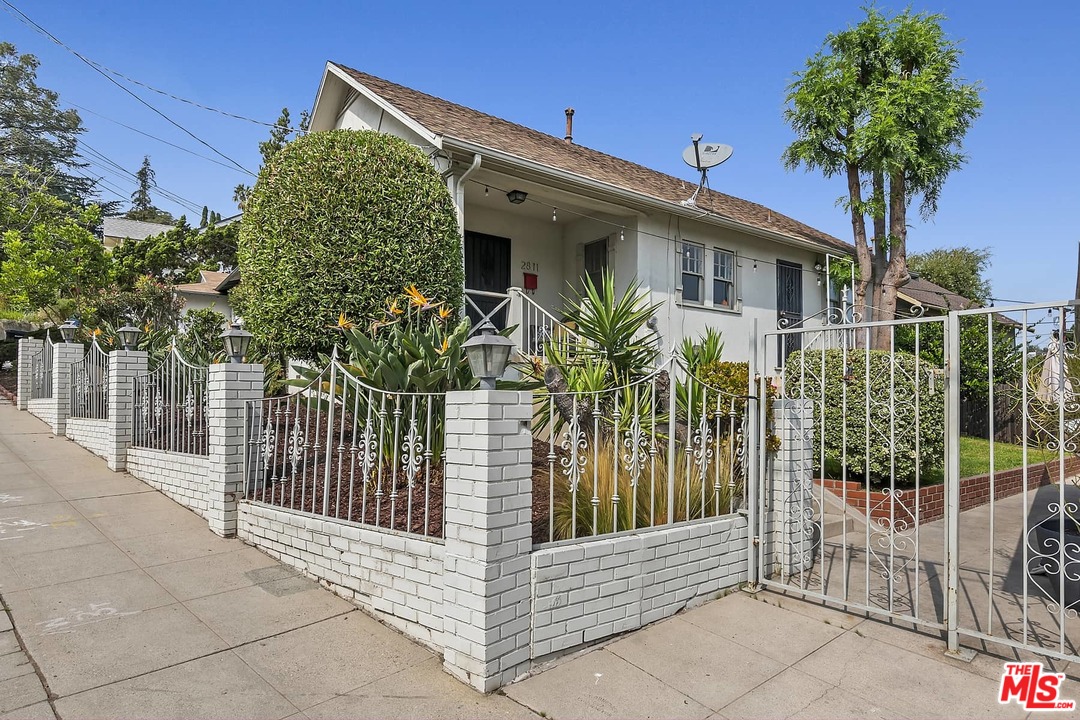 2801 West Silver Drive Los Angeles, CA 90039 - Photo 29 of 34 a house view with a garden space