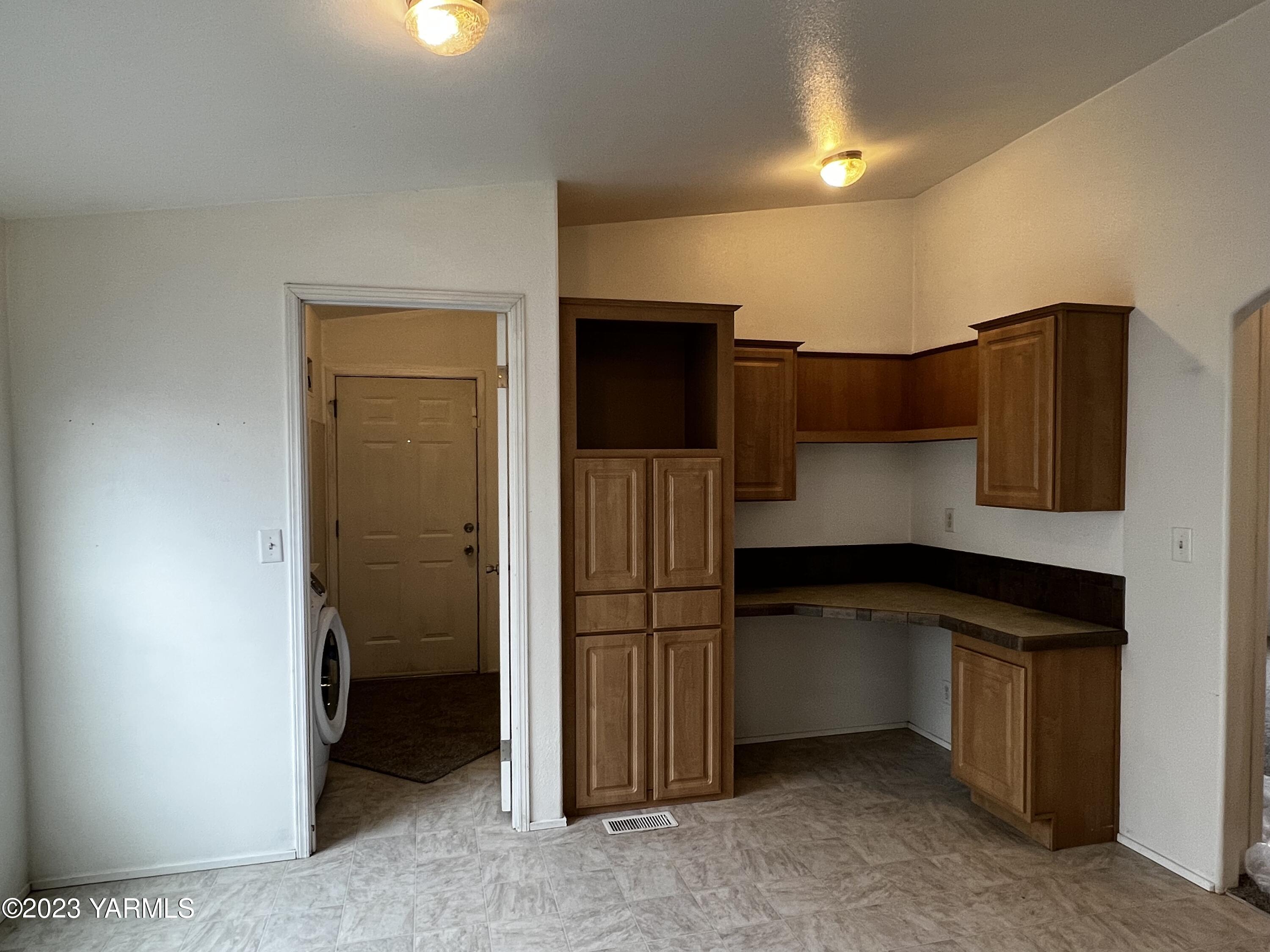 12102 North Hinzerling Road Prosser, WA 99350 - Photo 21 of 43 a kitchen with stainless steel appliances granite countertop a refrigerator and a sink