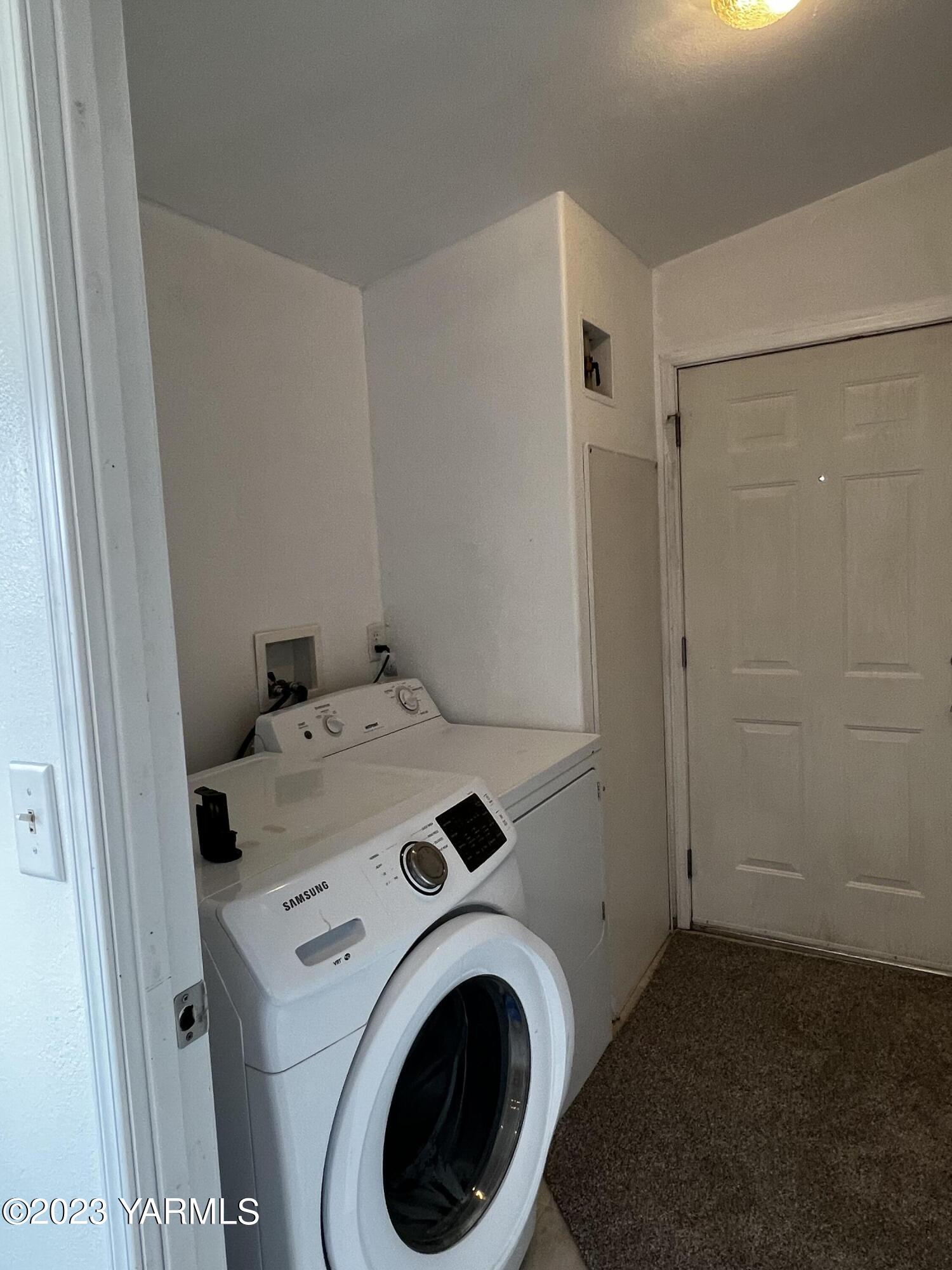 12102 North Hinzerling Road Prosser, WA 99350 - Photo 29 of 43 a view of utility room with washer and dryer