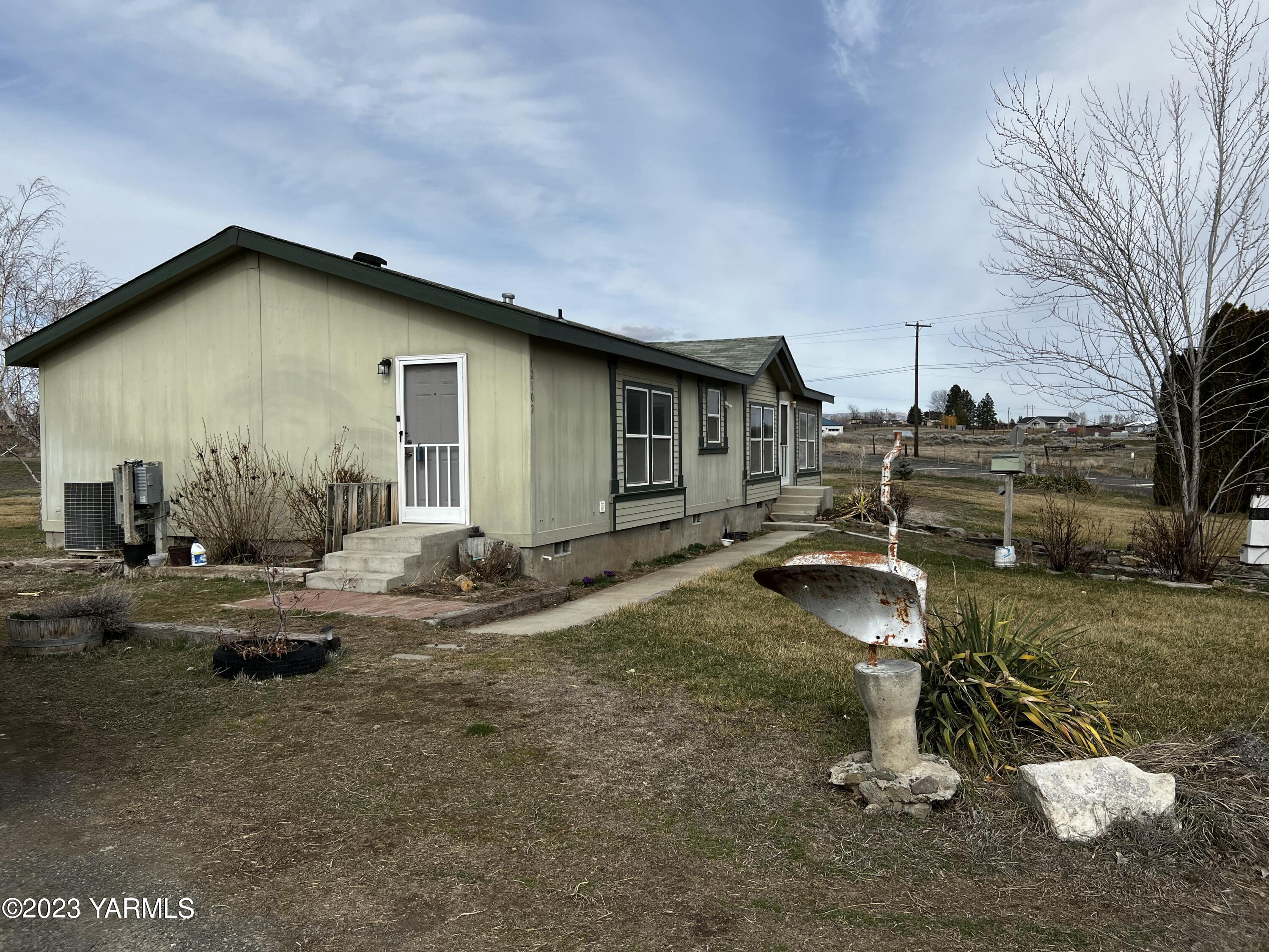 12102 North Hinzerling Road Prosser, WA 99350 - Photo 3 of 43 a view of a house with backyard
