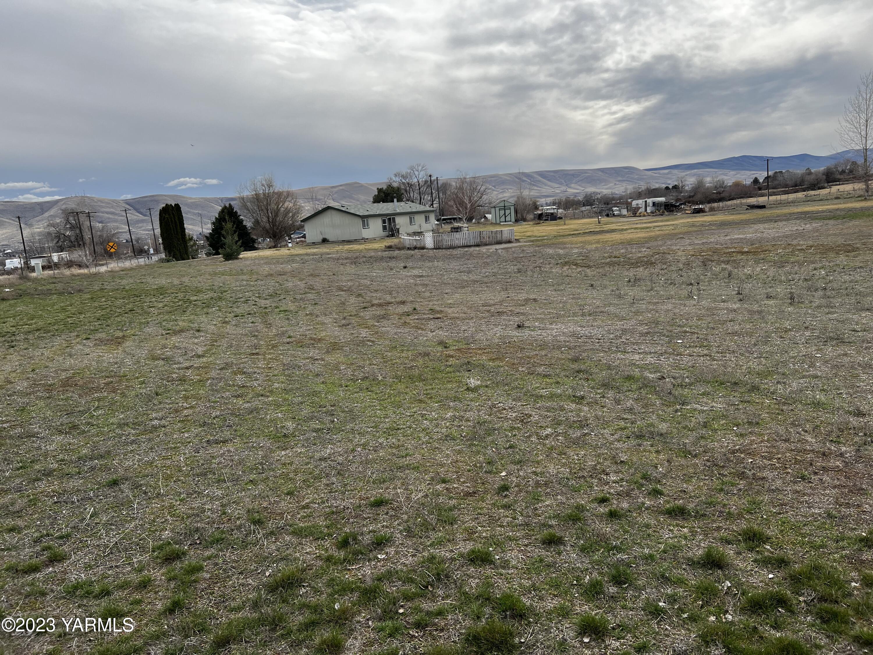 12102 North Hinzerling Road Prosser, WA 99350 - Photo 39 of 43 a view of a lake
