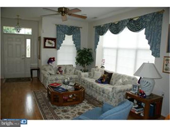 60 Mayfair Road Southampton, NJ 08088 - Photo 4 of 19 Living Room