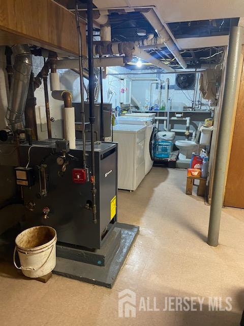 739 Ridgedale Avenue Woodbridge, NJ 07095 - Photo 10 of 10 a room with lots of different colored cloths