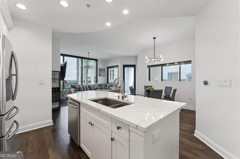 $445,000 | 2828 Peachtree Road, Unit 1704, Atlanta, GA 30305