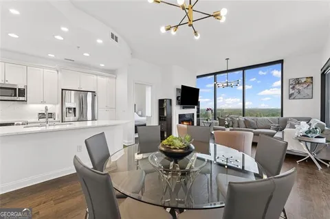 $445,000 | 2828 Peachtree Road, Unit 1704, Atlanta, GA 30305