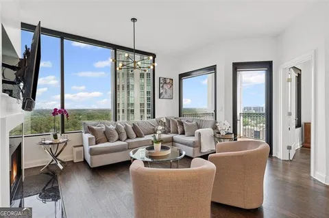 $445,000 | 2828 Peachtree Road, Unit 1704, Atlanta, GA 30305