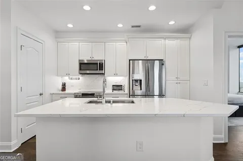 $445,000 | 2828 Peachtree Road, Unit 1704, Atlanta, GA 30305