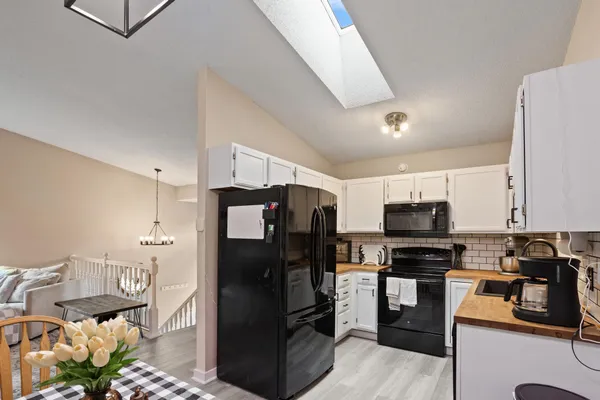 $285,000 | 4404 Cinnamon Ridge Trail, Eagan, MN 55122