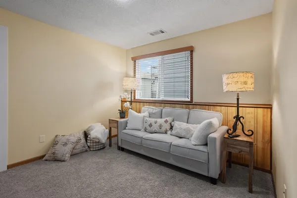 $285,000 | 4404 Cinnamon Ridge Trail, Eagan, MN 55122