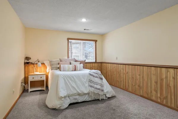 $285,000 | 4404 Cinnamon Ridge Trail, Eagan, MN 55122