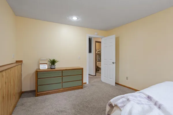 $285,000 | 4404 Cinnamon Ridge Trail, Eagan, MN 55122