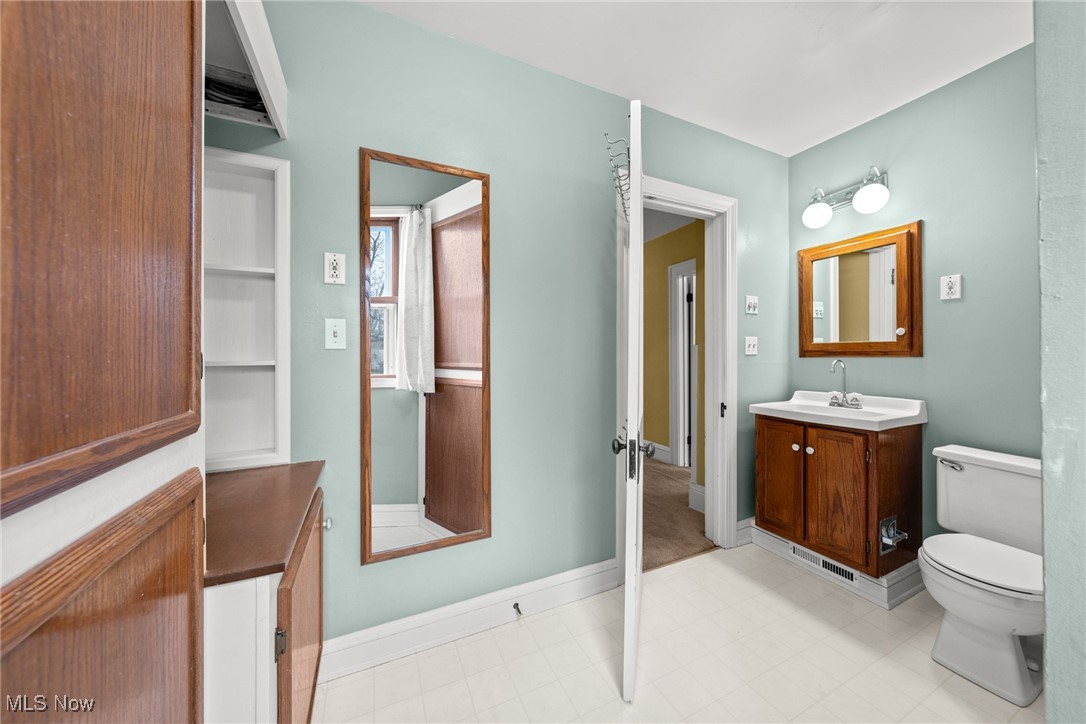 1437 Churchill Road Cleveland, OH 44124 - Photo 18 of 27